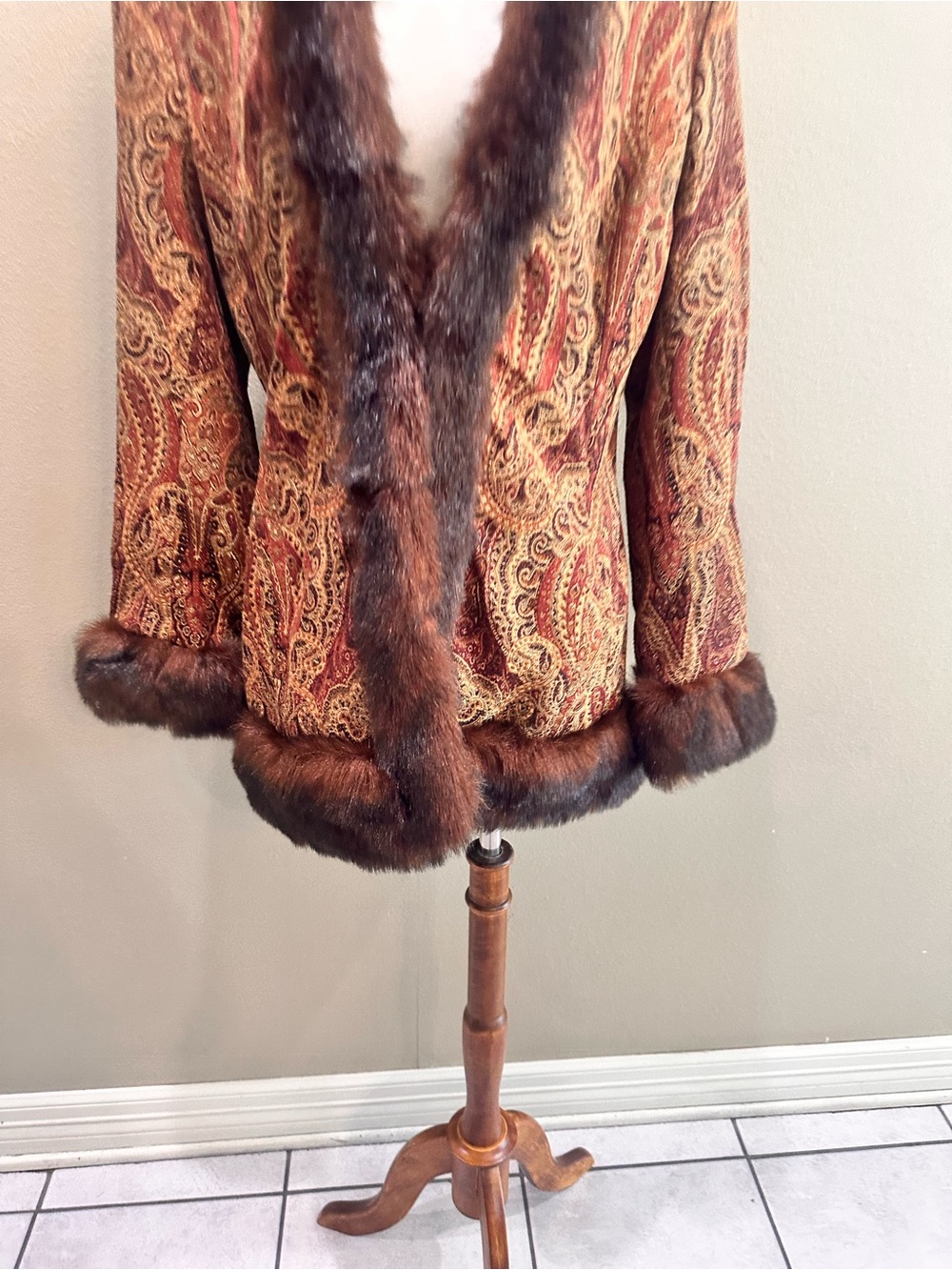Newport News Vintage Paisley Faux-Fur Trim Jacket in Brown 12 - Picture 3 of 12